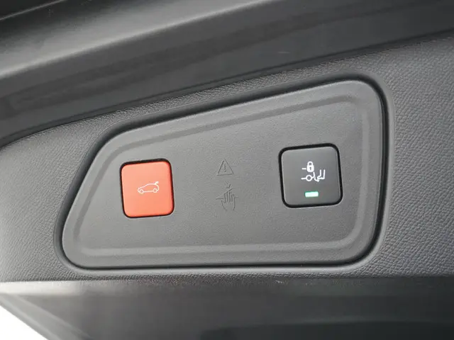 Peugeot 3008 1.6 HYbrid 225 Allure 2022 Hybride Benzine 12