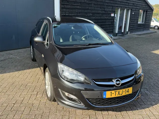 Opel Astra Sports Tourer 1.4 Turbo Cosmo 2014 Benzine 3