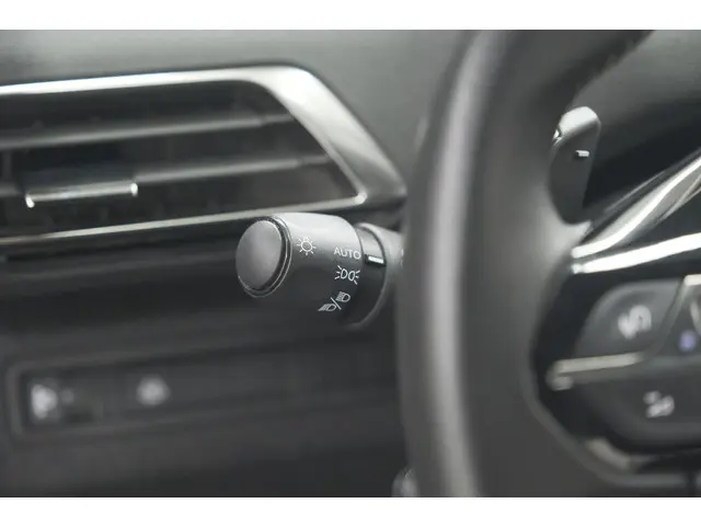 Peugeot 5008 PureTech 130 EAT8 Active Pack 2023 Benzine 37