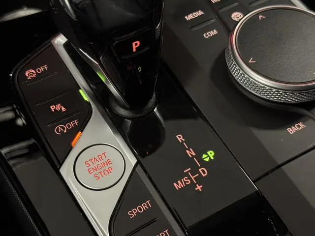 BMW 1 Serie 118i Business Sport Line 2021 Benzine 21