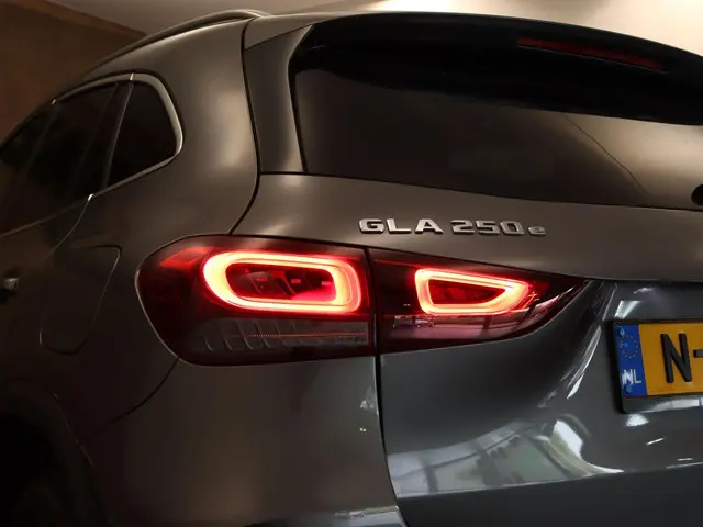 Mercedes-Benz GLA 250 e Style 2020 Hybride Benzine 21