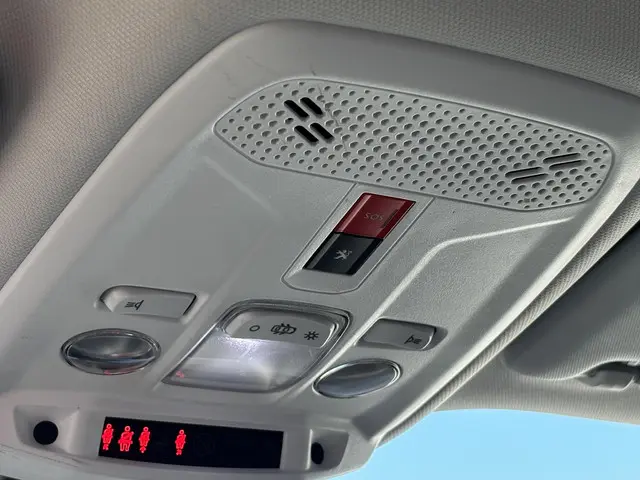 Peugeot 2008 1.2 PureTech Allure 2020 Benzine 20