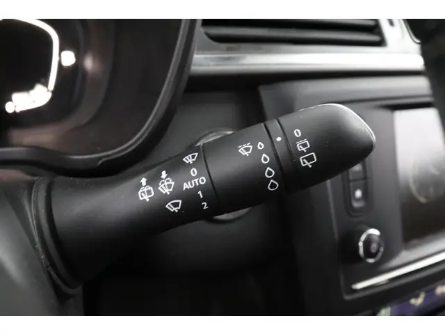 Renault Kadjar TCe 130 EDC Limited 2017 Benzine 28