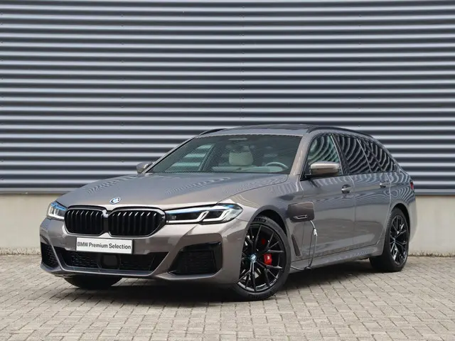 BMW 5 Serie Touring 530e 2023 Hybride Benzine 43