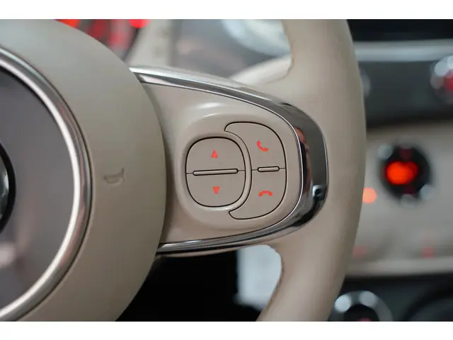 Fiat 500 1.0 Hybrid Dolcevita [ El.kap Climate ] 2022 Benzine 17