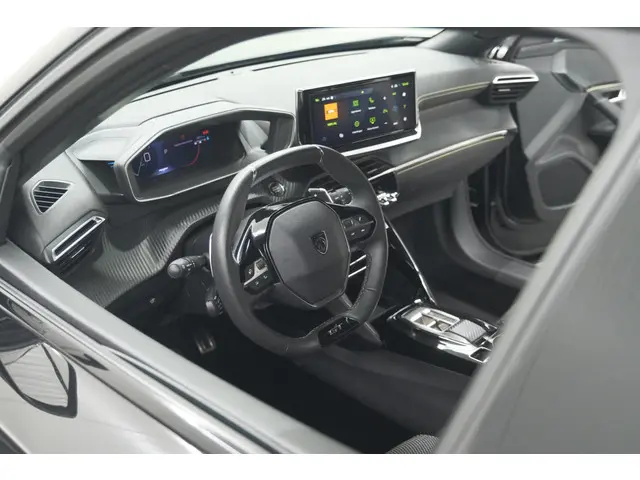 Peugeot 2008 PureTech 130 EAT8 GT 2025 Benzine 3