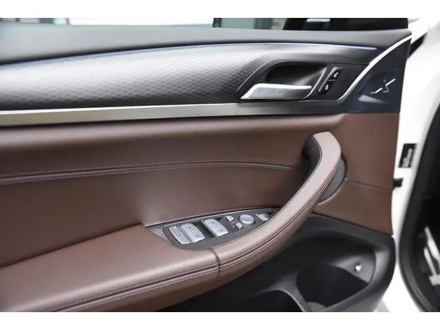 BMW X3 xDrive30e High Executive 2022 Hybride Benzine 24