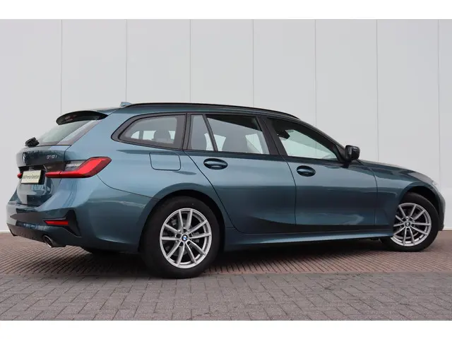 BMW 3 Serie Touring 318i Executive Edition 2020 Benzine 6