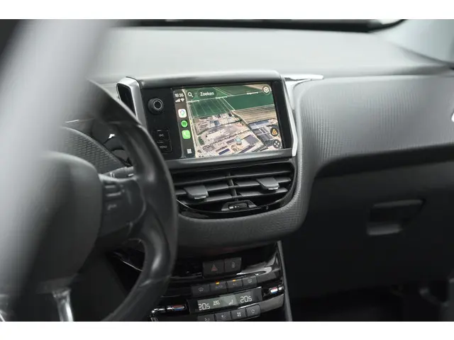 Peugeot 208 PureTech 110 Tech Edition 2018 Benzine 76