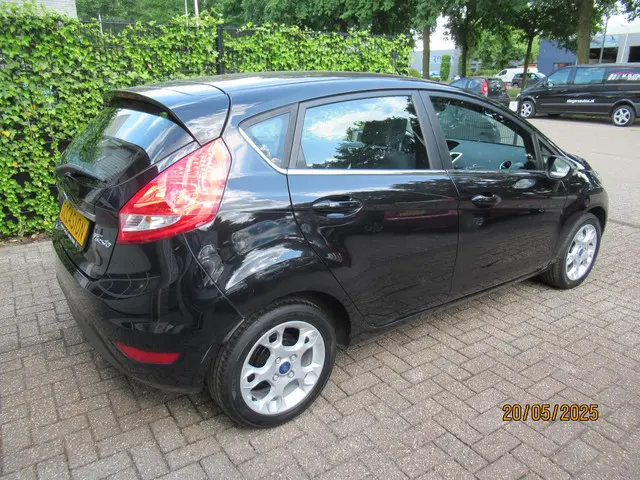 Ford Fiesta 1.25 Titanium 2012 Benzine 6