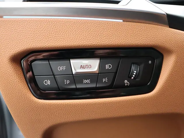 BMW 3 Serie Sedan 330e 2023 Hybride Benzine 11