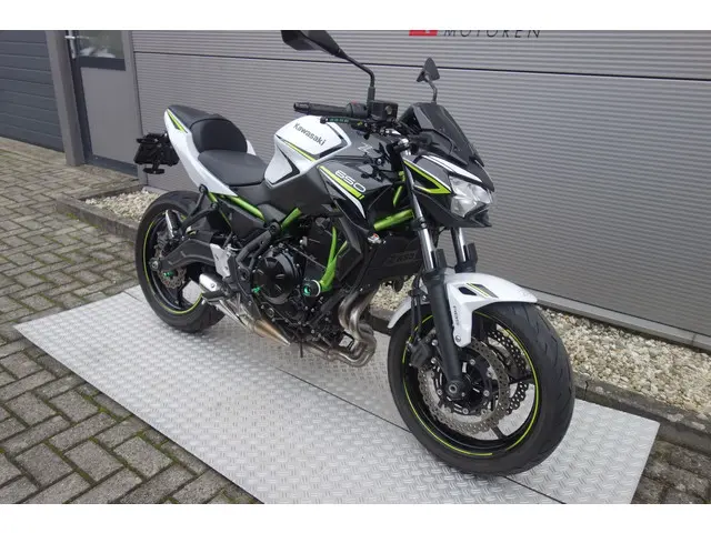 Kawasaki Z650 ABS 2020 Benzine 2