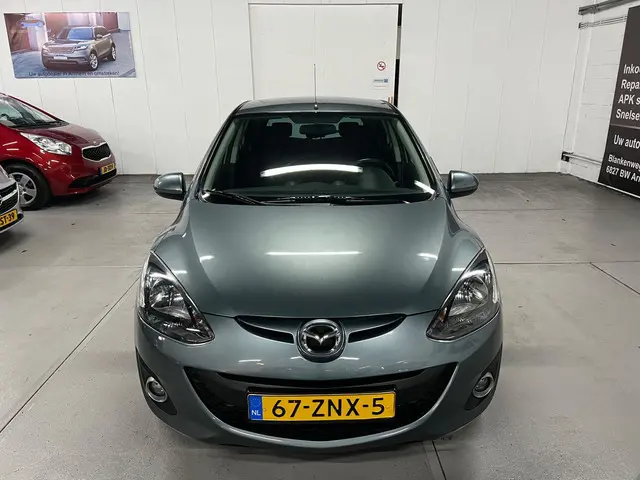 Mazda 2 3