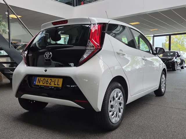Toyota Aygo 1.0 VVT-i x-play 2021 Benzine 5