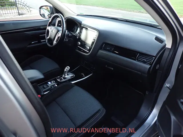Mitsubishi Outlander 2.4 PHEV Pure 2020 Hybride Benzine 19