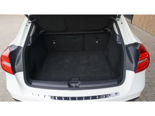 Mercedes-Benz GLA 200 157pk Ambition 2014 Benzine 27