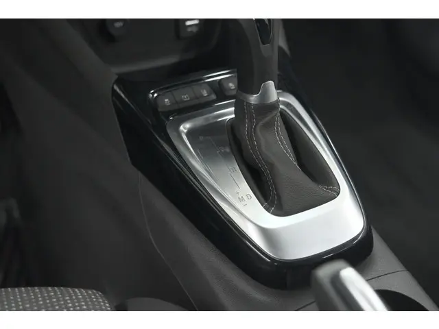 Opel Crossland Turbo 130 AT6 Elegance 2024 Benzine 39