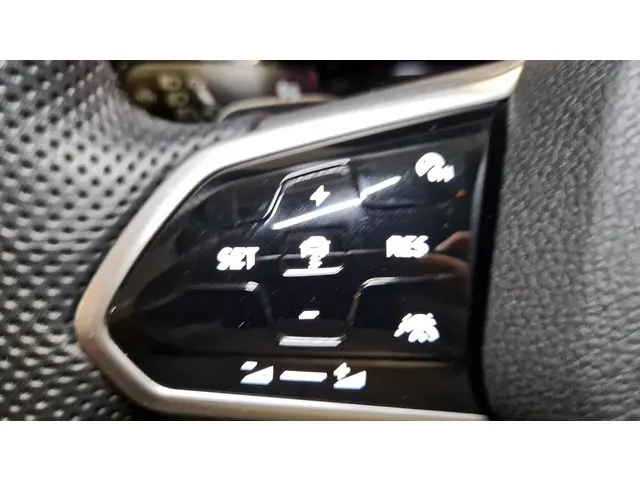 Volkswagen Golf 1.5 eTSI R-Line 2022 Benzine 17