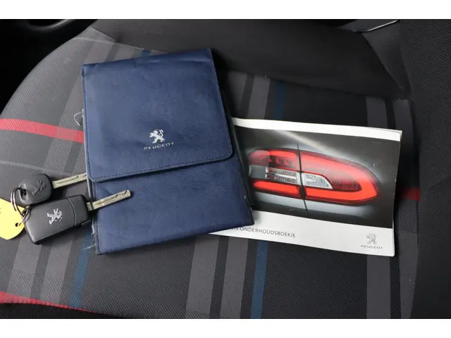 Peugeot 108 1.0 VTi Active org.NL 2015 Benzine 23