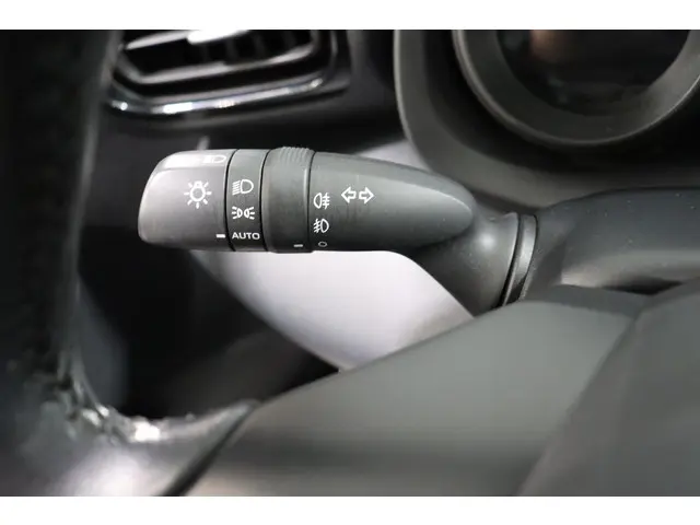 Toyota Yaris 1.5 Hybrid Dynamic, 2022 Hybride Benzine 10