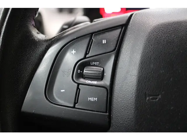 Citroën C4 Cactus 1.2 e-VTi Feel Automaat 2015 Benzine 10