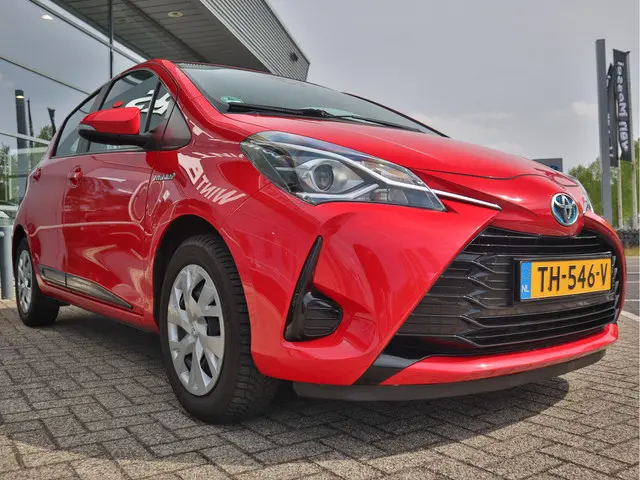 Toyota Yaris 1.5 Hybrid Energy 2018 Hybride Benzine 6