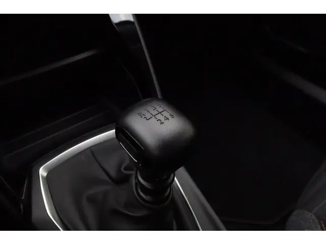 Peugeot 2008 1.2 PureTech Active Pack 2022 Benzine 21