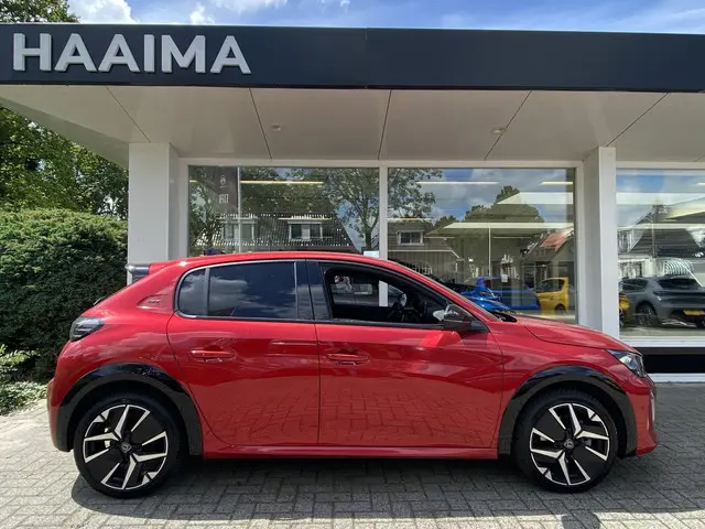 Peugeot 208 1.2 Hybrid 145 e-DCS6 GT 2024 Hybride Benzine 2