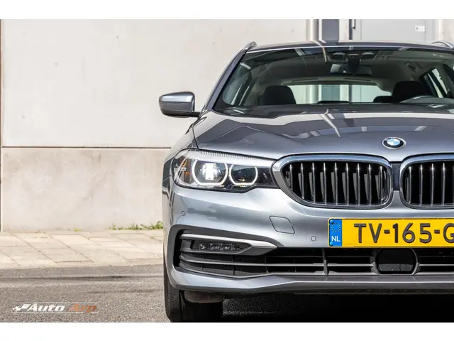 BMW 5 Serie Touring 520d xDrive Executive 2018 Diesel 7