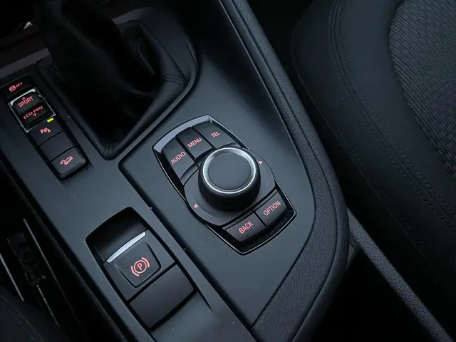 BMW X1 XDrive20i High Executive 2017 Benzine 23