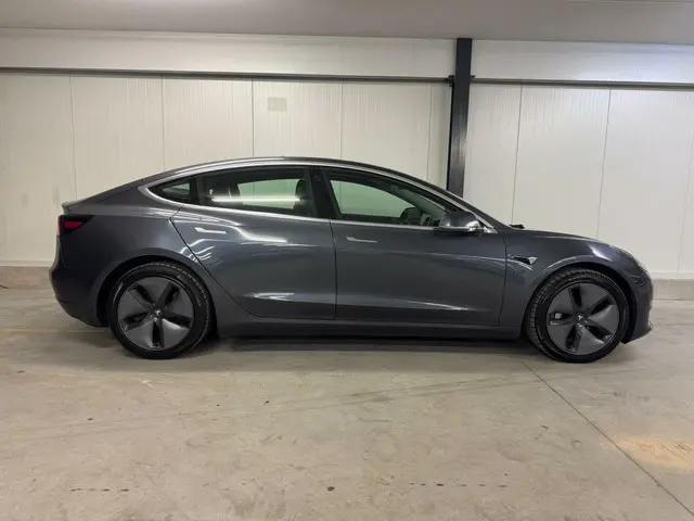 Tesla Model 3 Long Range AWD 75 kWh 2019 Elektrisch 18