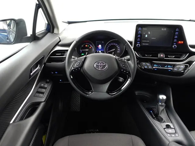 Toyota C-HR 1.8 Hybrid Active Aut- 2023 Hybride Benzine 6