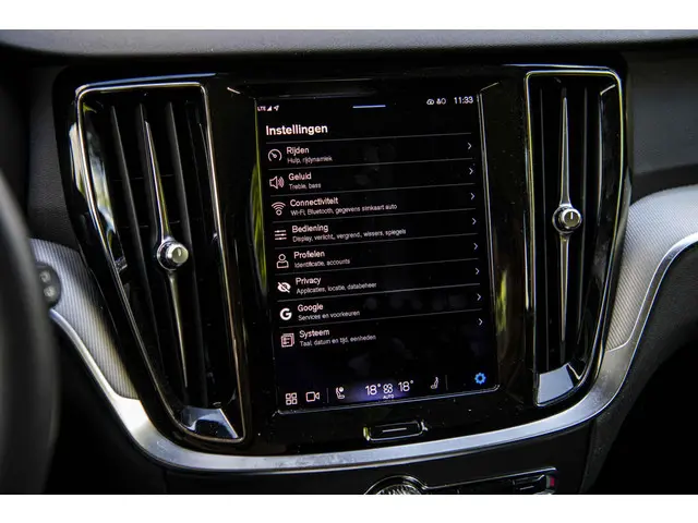Volvo V60 2.0 B3 Essential 2022 Benzine 19