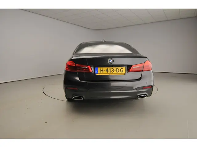 BMW 5 Serie Sedan 540i 2020 Benzine 3