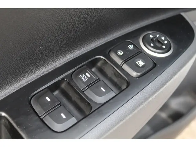 Hyundai i10 1.0i Comfort//5Drs//Navi!! 2018 Benzine 6