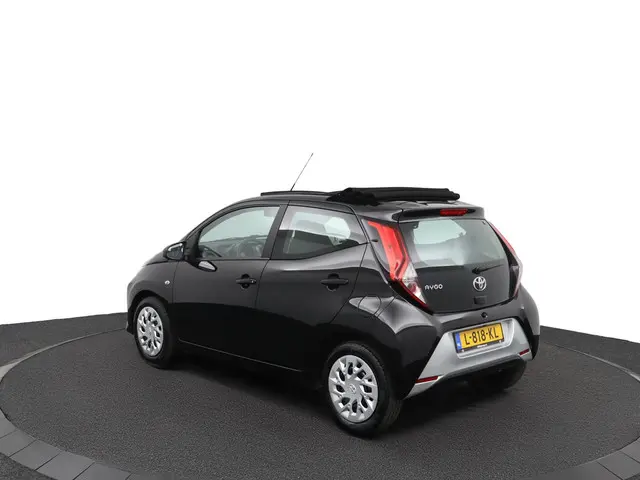 Toyota Aygo 1.0 VVT-i x-play cabrio 2021 Benzine 12
