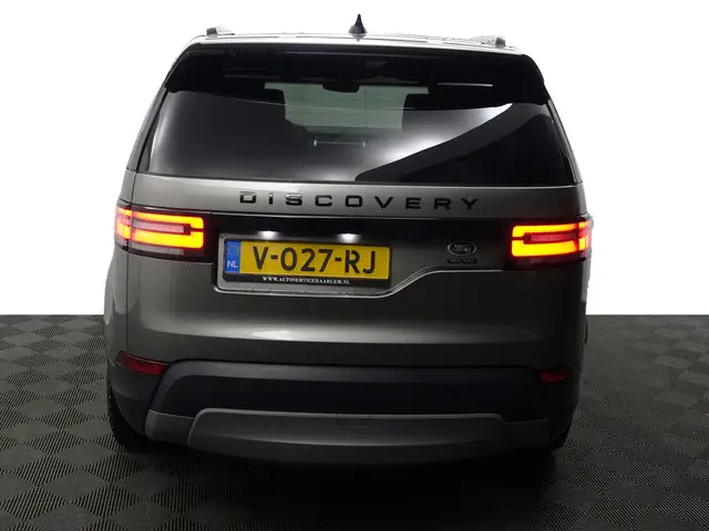 Land Rover Discovery 3.0 Td6 HSE Luxury 2018 Diesel 31