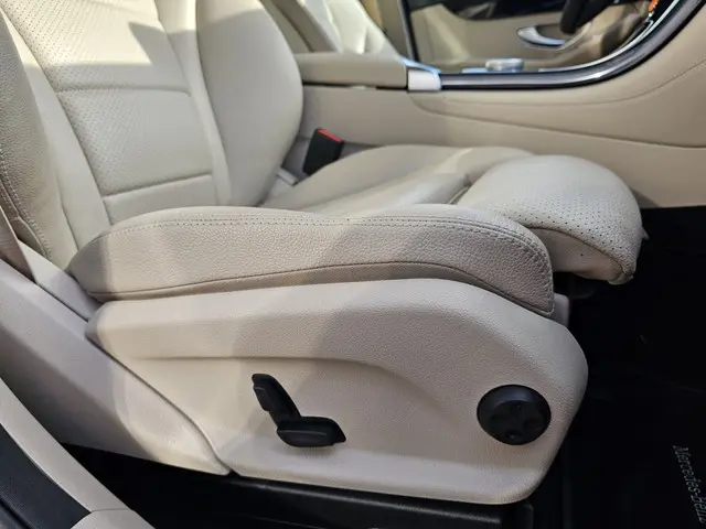 Mercedes-Benz GLC 250 4MATIC Prestige 2017 Benzine 31