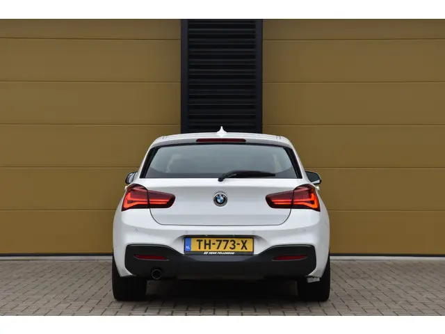 BMW 1 Serie 118i Executive 2018 Benzine 8