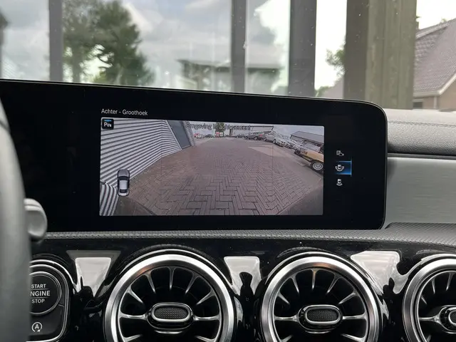 Mercedes-Benz CLA 180 Luxury Line 2023 Benzine 20