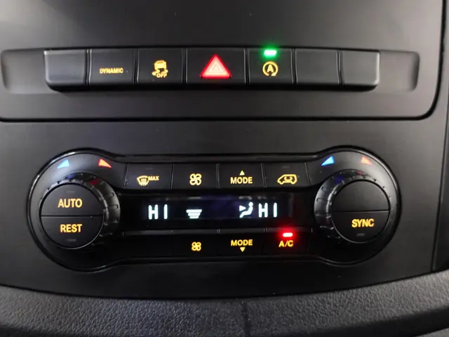 Mercedes-Benz Vito 114 CDI Lang 2024 Diesel 19