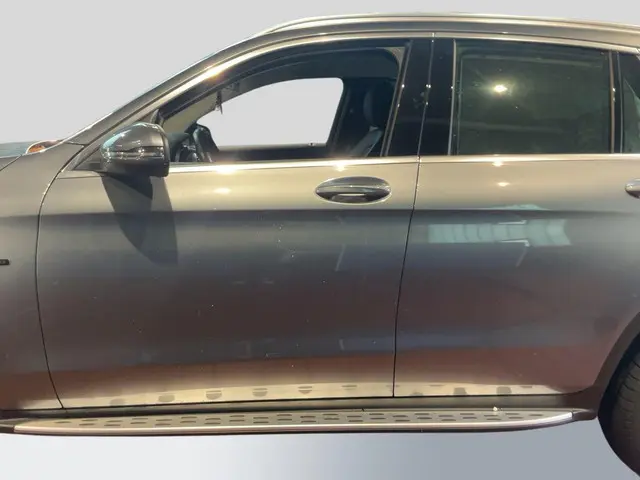 Mercedes-Benz GLC 300e 4MATIC 2021 Hybride Benzine 5
