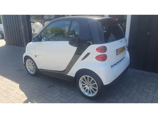 Smart Fortwo coupé 1.0 mhd Edition Pure 2013 Benzine 4