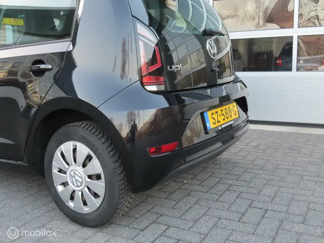 Volkswagen up! 1.0 BMT move up! 2018 Benzine 12
