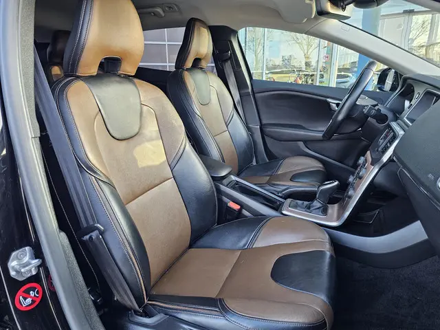 Volvo V40 Cross Country 2.0 D4 Summum 2016 Diesel 9