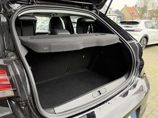 Peugeot 208 1.2T 100 Allure 2024 Benzine 11