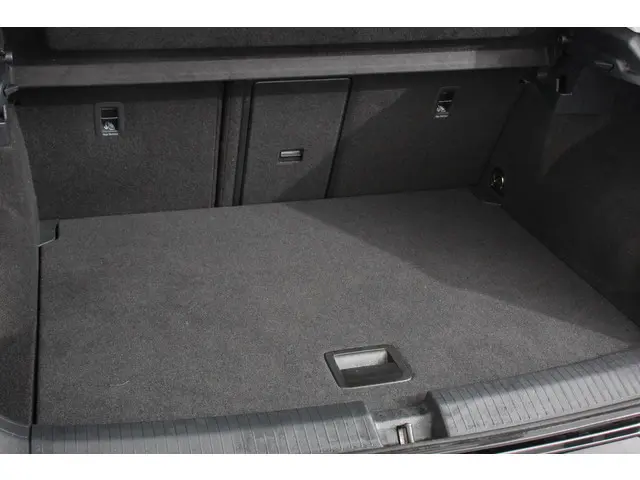 Volkswagen T-Roc 1.5 TSI 150pk DSG Style 2023 Benzine 26