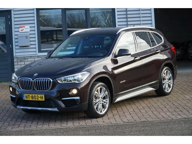 BMW X1 SDrive20i EERSTE EIGENAAR PANO 2016 Benzine 3