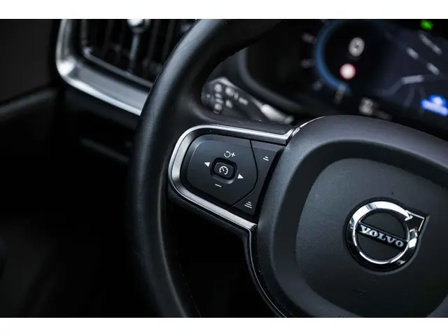 Volvo V60 2.0 B3 Essential Edition 2023 Benzine 25