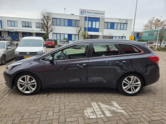 Kia cee'd Sportswagon 1.6 GDI Plus Pack 2013 Benzine 4